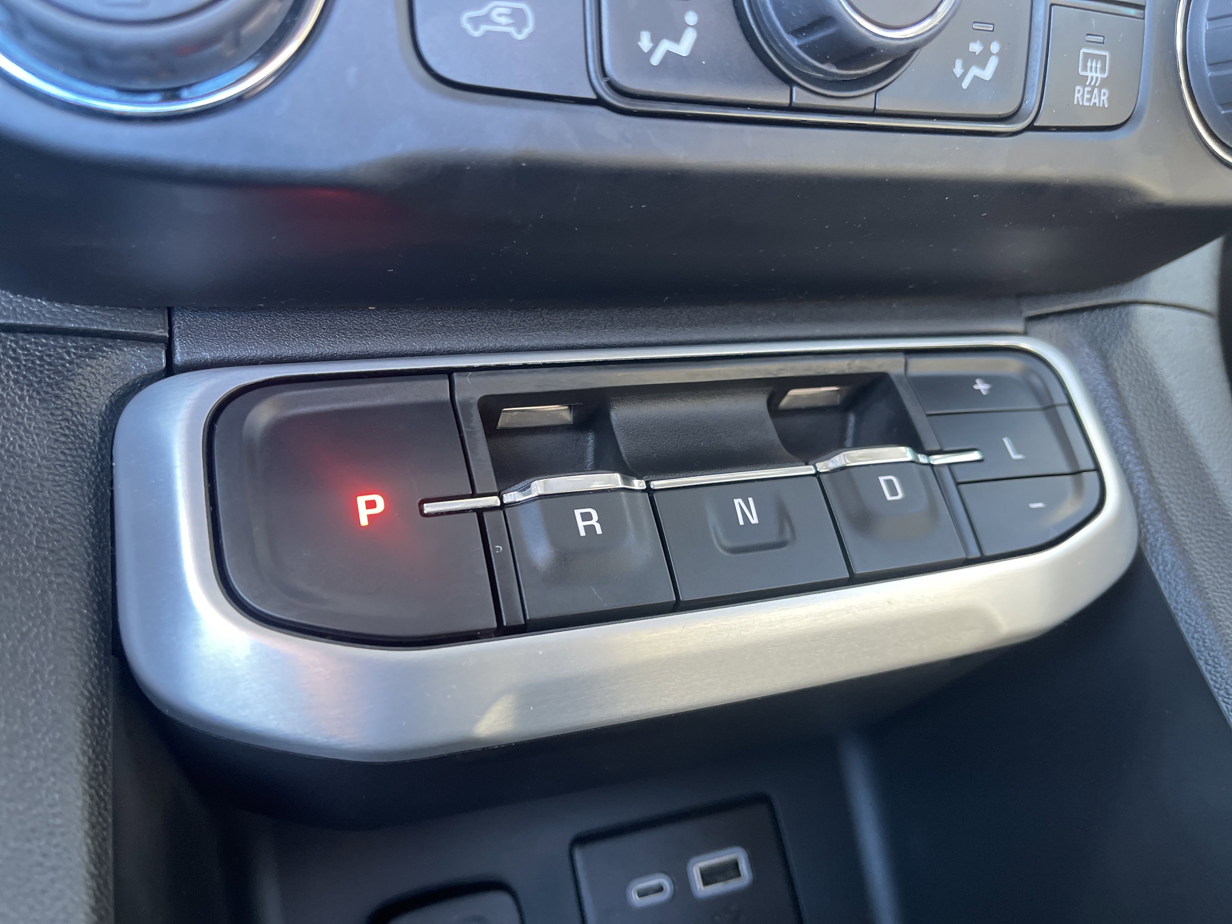 Used 2023 GMC Acadia SLE w/ Driver Convenience Package image 29