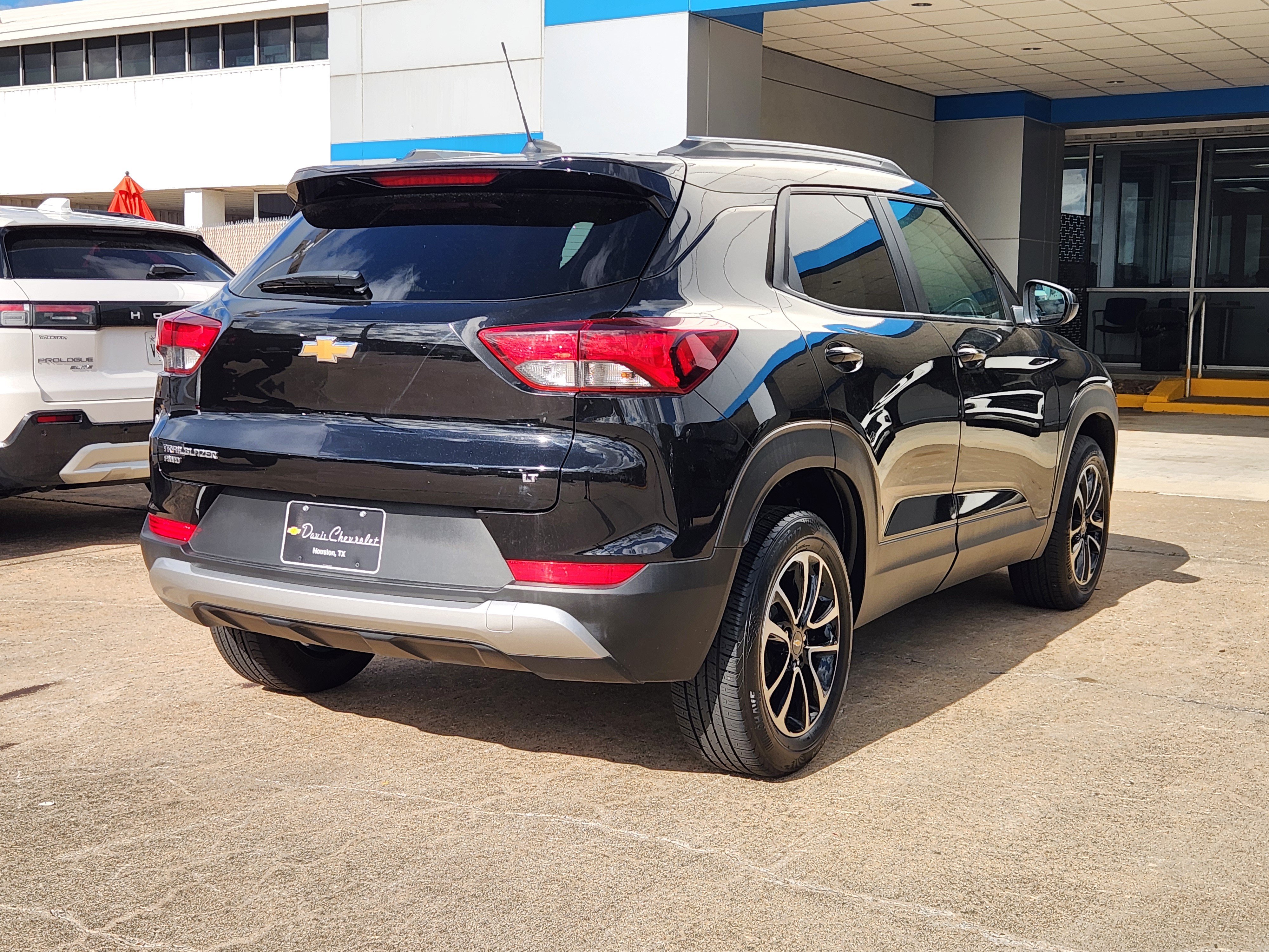 Used 2025 Chevrolet TrailBlazer LT AWD/4WD image 6