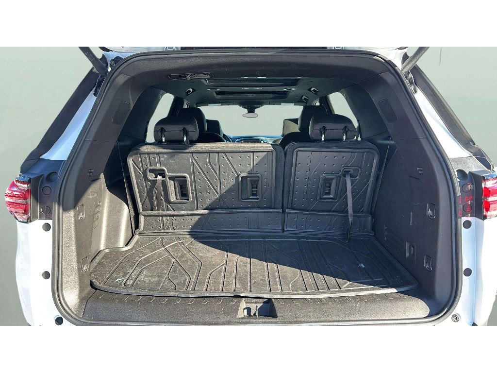 Used 2023 Chevrolet Traverse RS w/ LPO, Floor Liner Package image 9