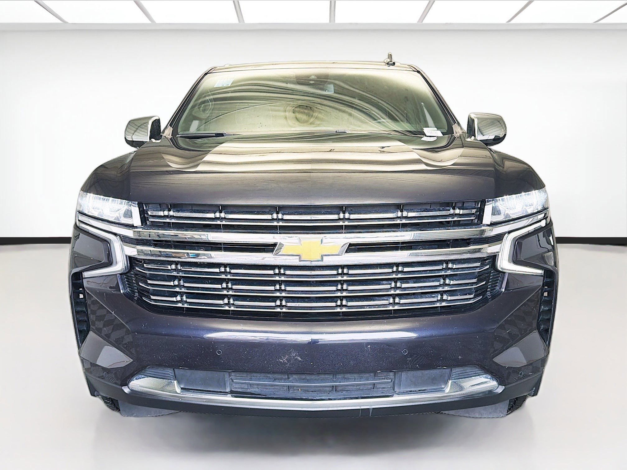 Used 2023 Chevrolet Suburban Premier image 2
