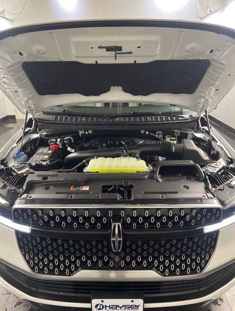 New 2026 Lincoln Navigator Premiere AWD/4WD image 27