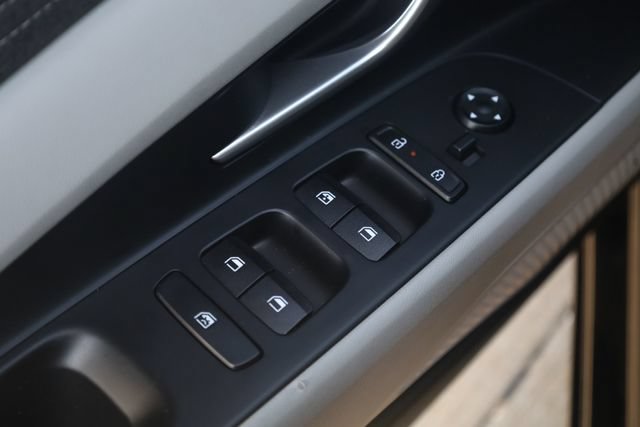 Certified 2025 Hyundai Elantra Limited FWD image 15