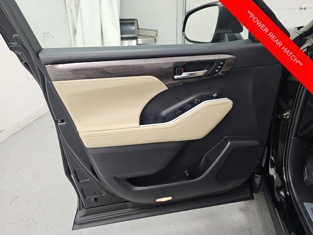 Used 2024 Toyota Highlander Limited AWD/4WD image 12