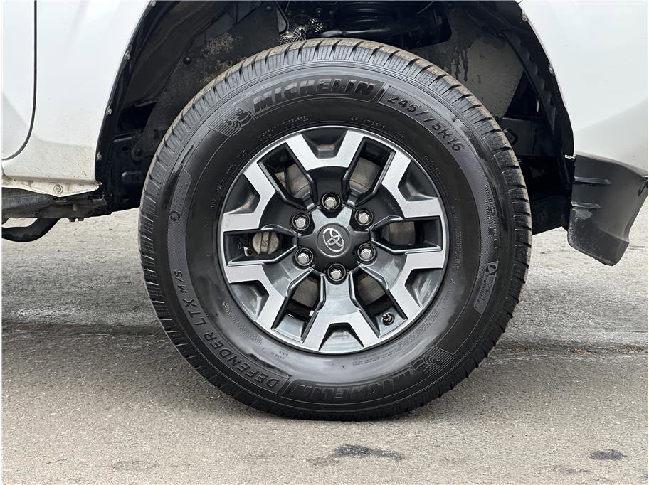 Used 2016 Toyota Tacoma SR5 AWD/4WD image 26