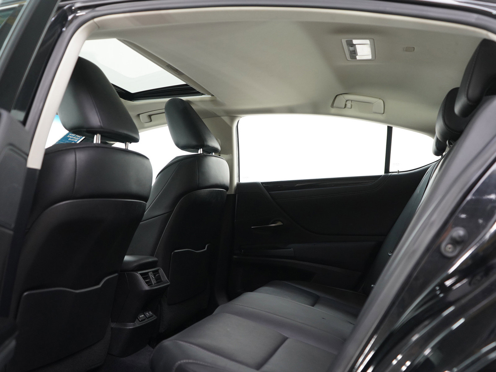 Used 2021 Lexus ES 300h FWD image 16