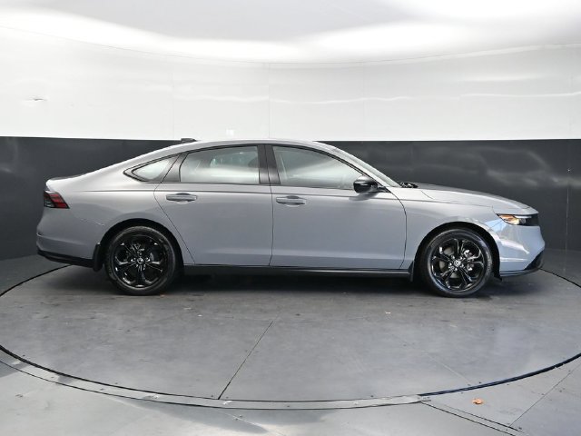Used 2025 Honda Accord SE image 4