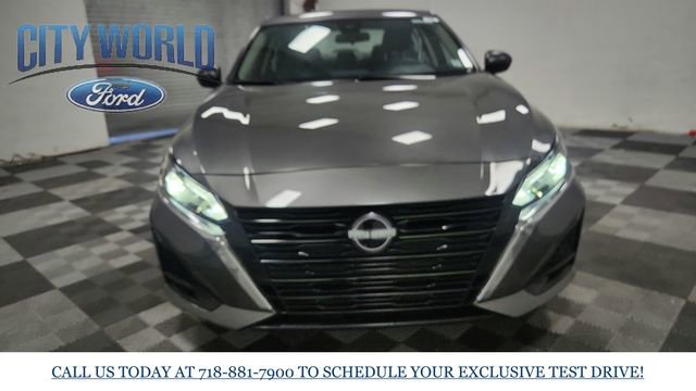 Used 2024 Nissan Altima 2.5 SV image 2