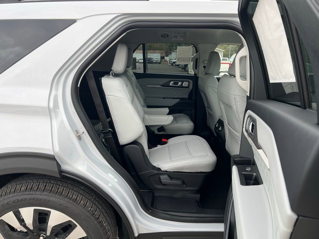 New 2026 Ford Explorer Platinum w/ LUX Leather Package image 18