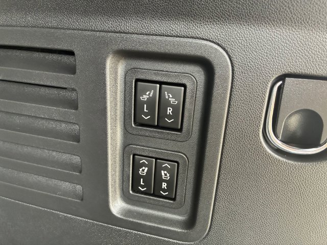 Used 2026 Chevrolet Traverse RS w/ LPO, Floor Liner Package AWD/4WD image 8