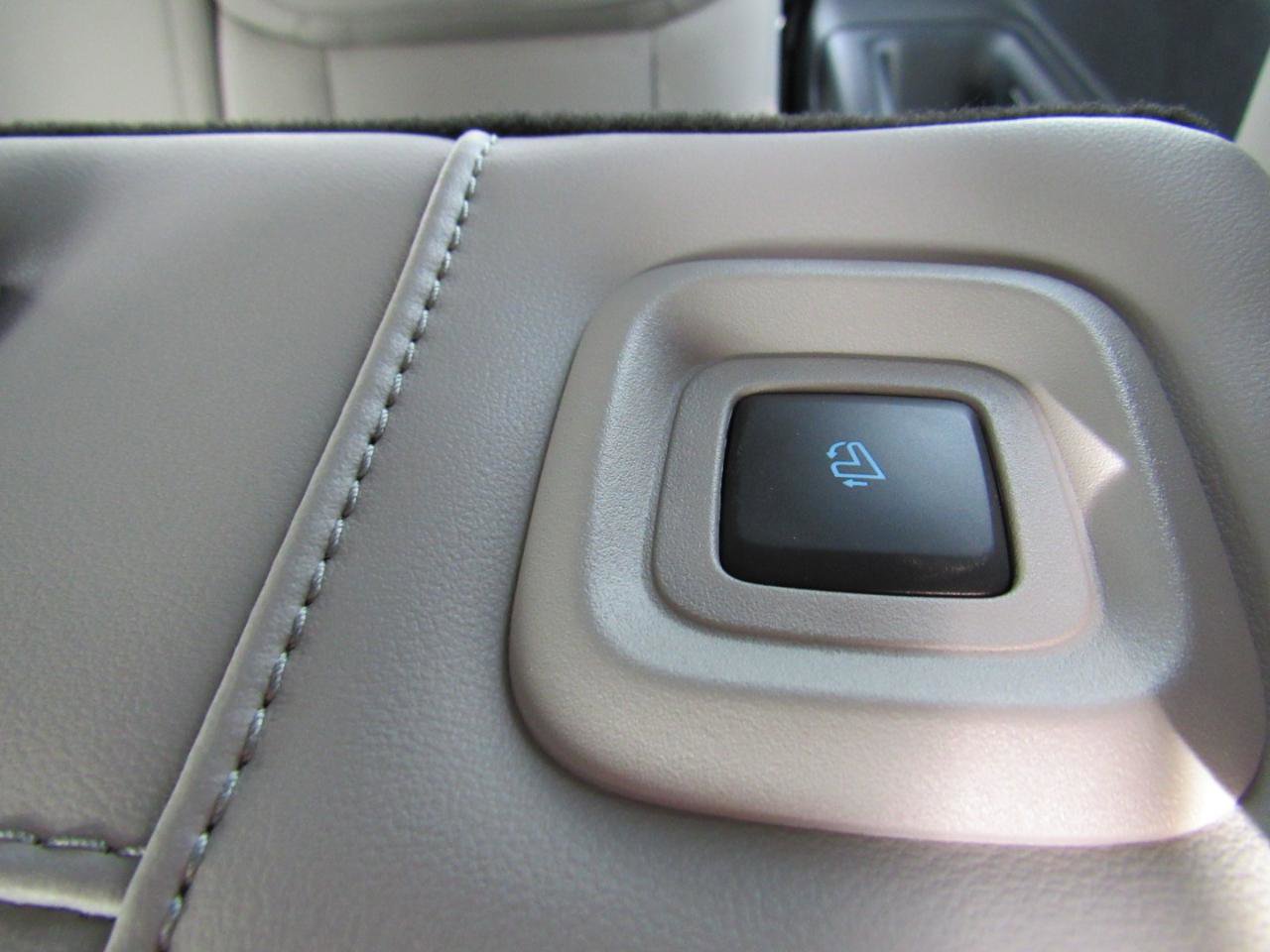 New 2026 Ford Expedition Active image 38