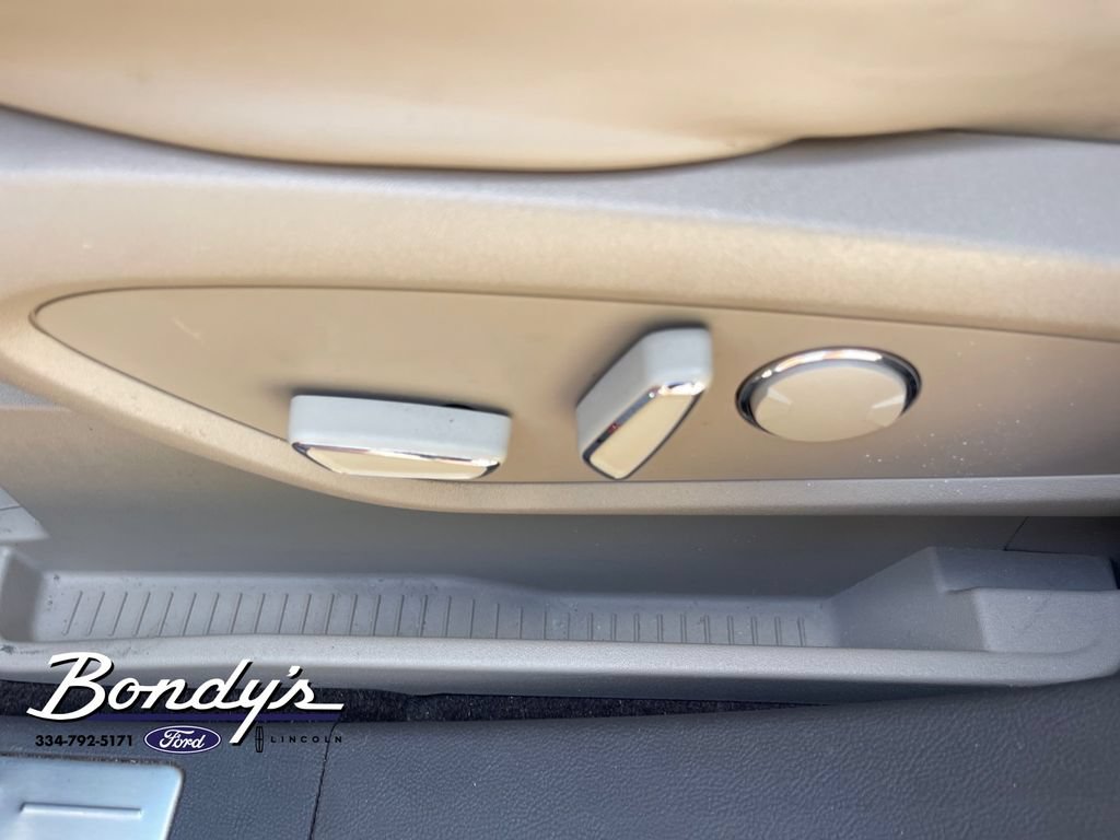 Used 2021 Lincoln Nautilus AWD w/ Equipment Group 101A image 9