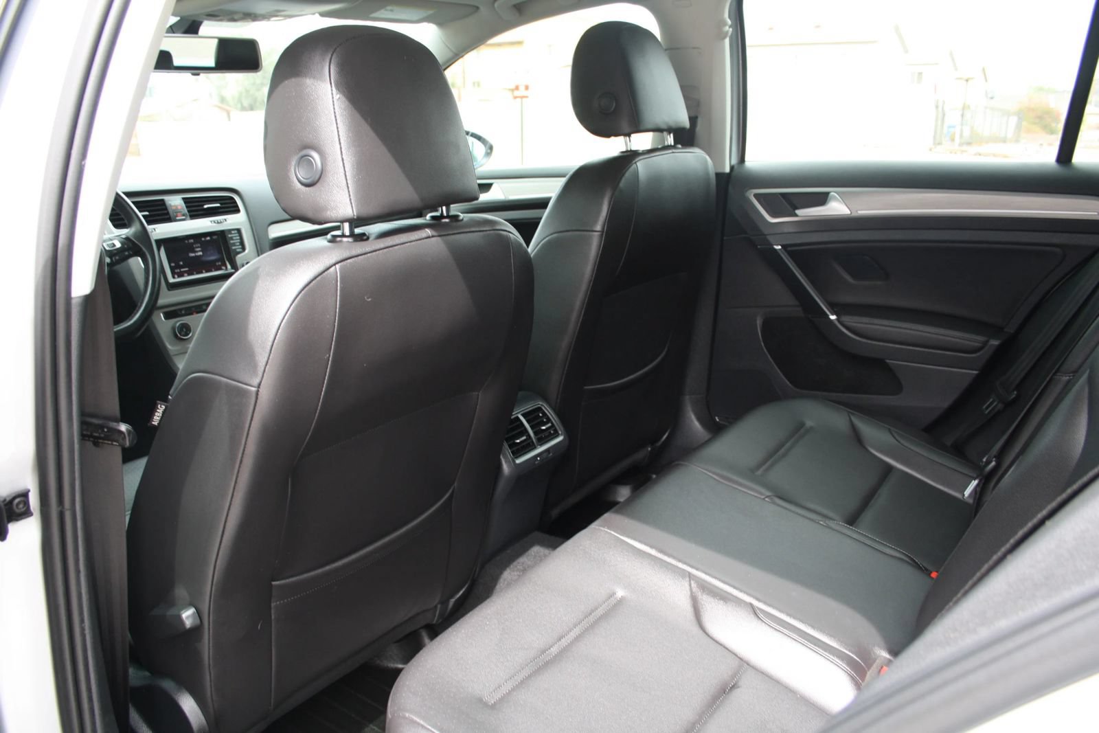 Used 2015 Volkswagen Golf SE w/ Lighting Package FWD image 18