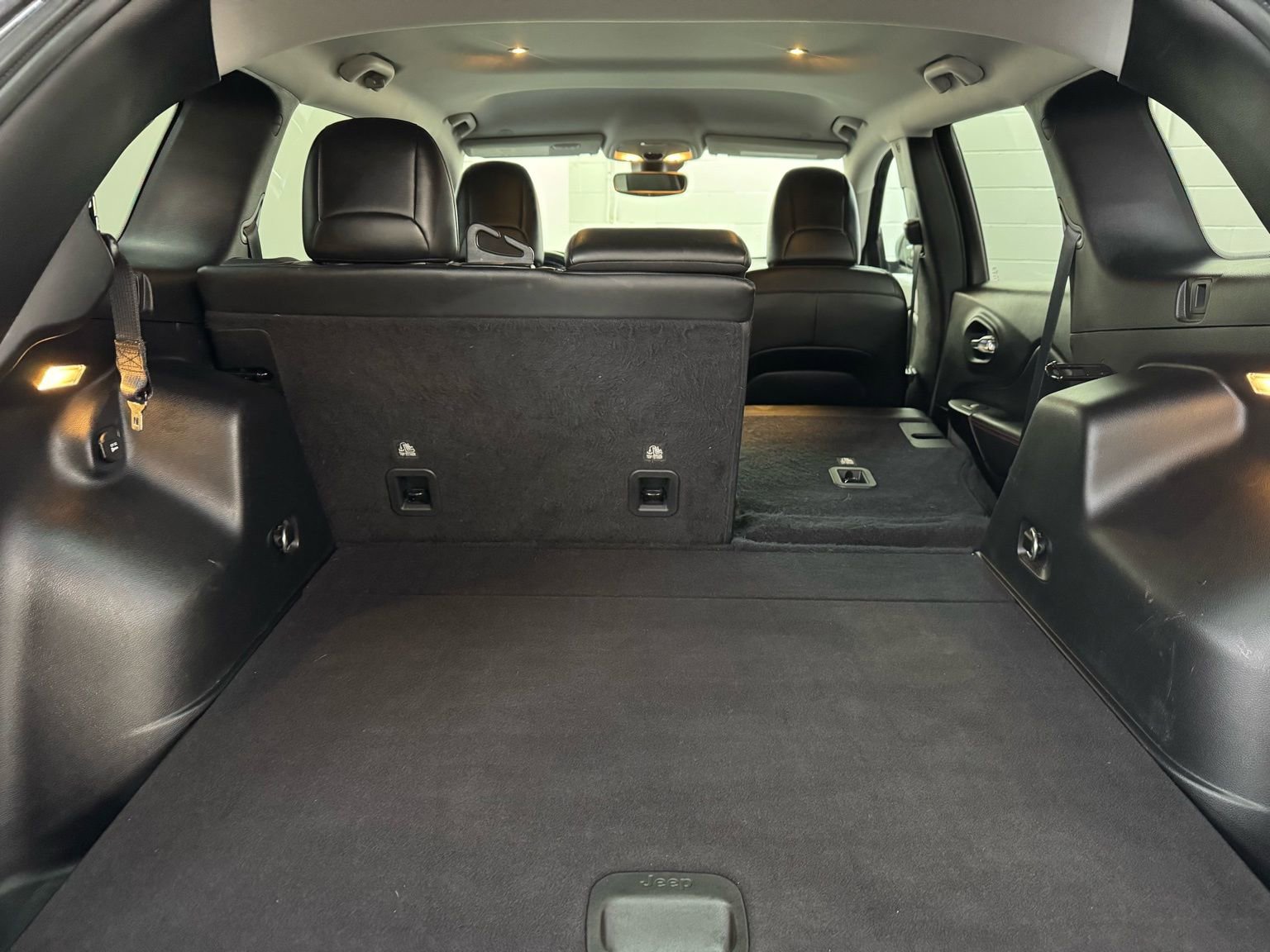 Used 2021 Jeep Cherokee Trailhawk w/ Comfort/Convenience Group image 34