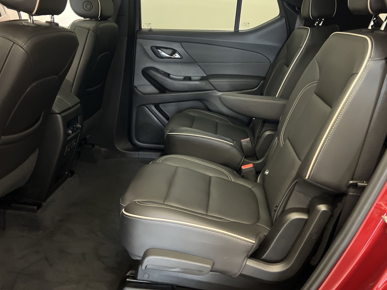 Used 2022 Chevrolet Traverse Premier w/ LPO, Cargo Package AWD/4WD image 24