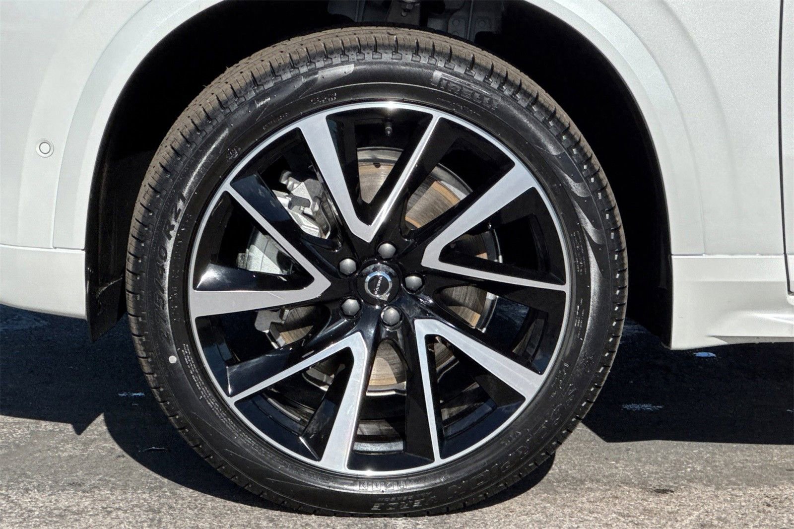 New 2025 Volvo XC90 B6 Plus w/ Protection Package Premier image 27