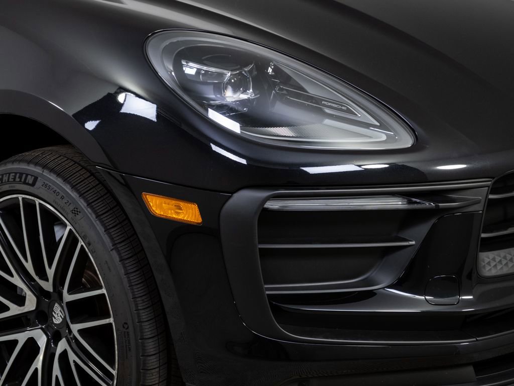 Certified 2025 Porsche Macan image 38