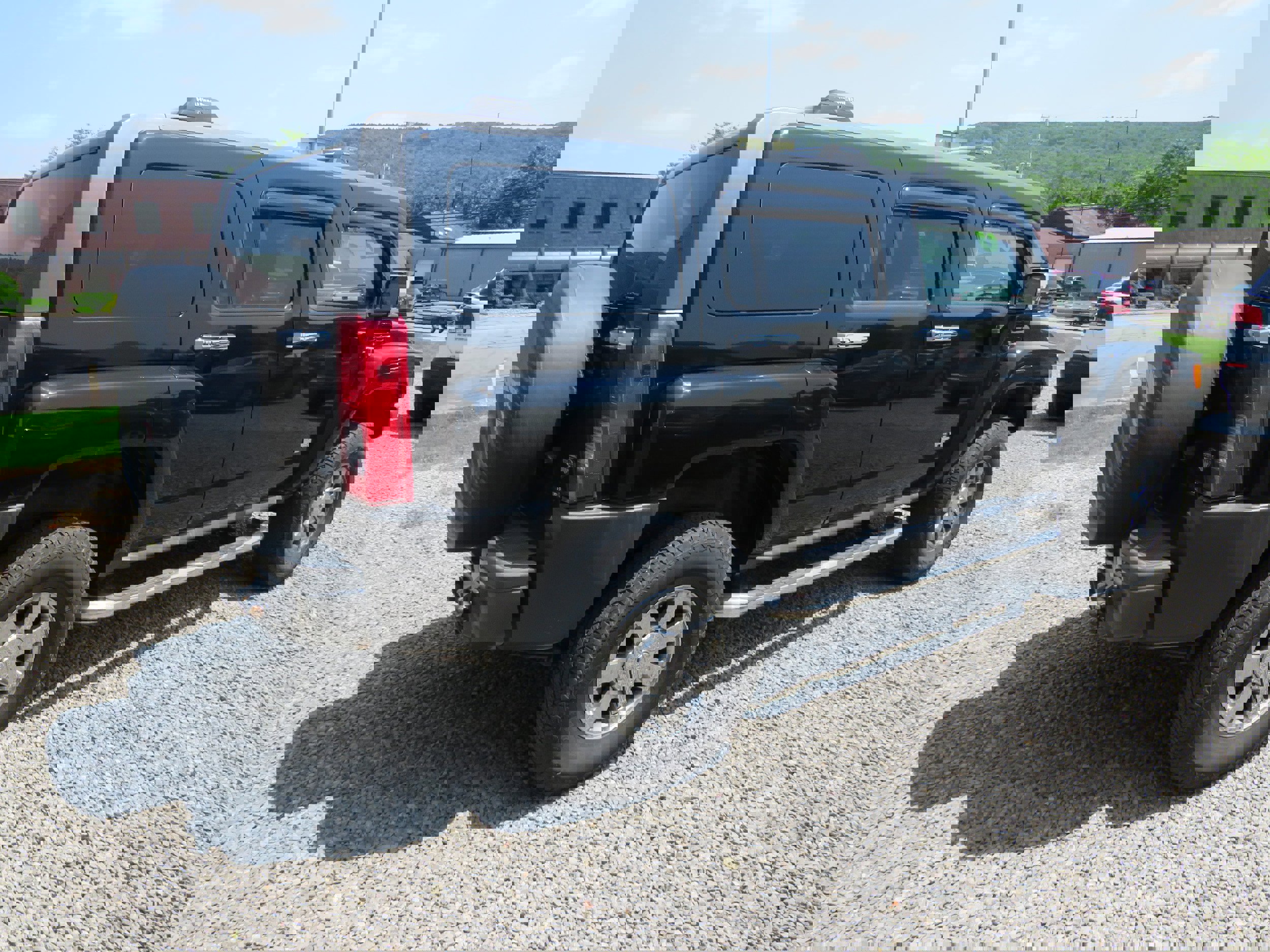 Used 2010 HUMMER H3 Alpha image 7