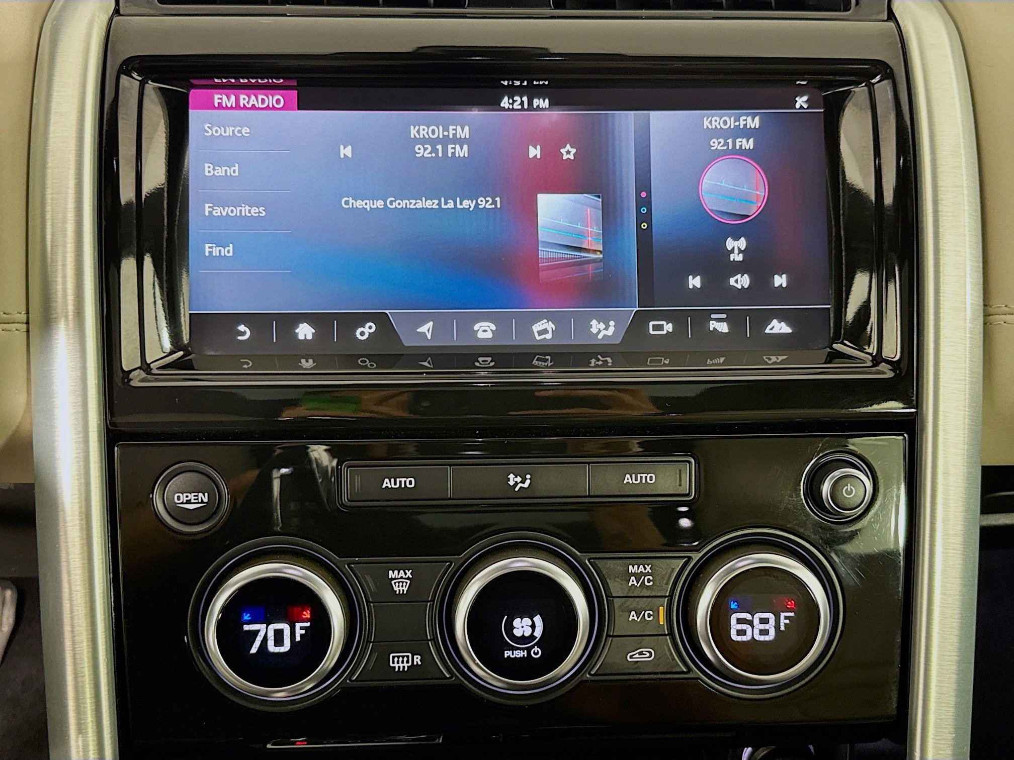 Used 2018 Land Rover Discovery HSE image 17