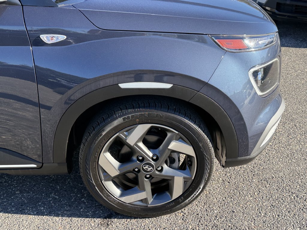Certified 2023 Hyundai Venue Limited FWD image 9