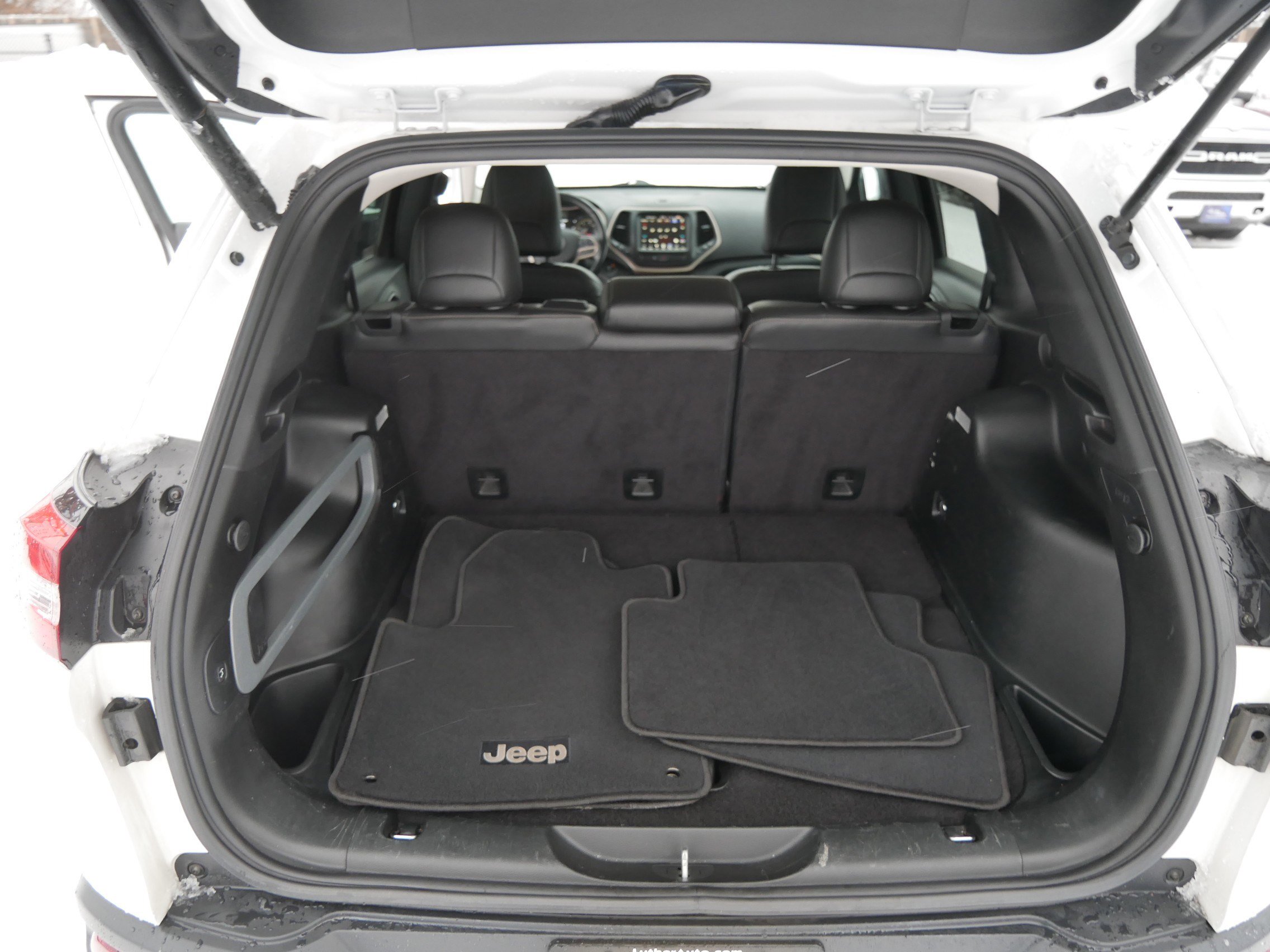 Used 2018 Jeep Cherokee Limited image 18