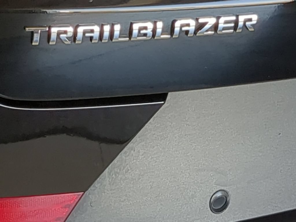 Used 2025 Chevrolet TrailBlazer LT FWD image 16