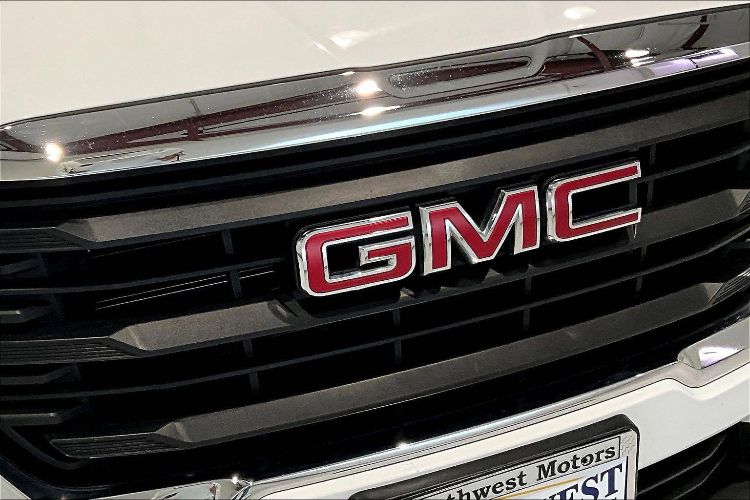 Used 2024 GMC Terrain SLE image 32