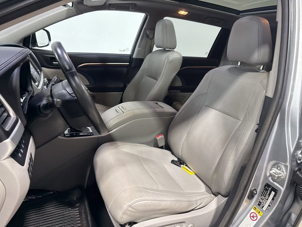 Used 2015 Toyota Highlander Limited Platinum AWD/4WD image 26