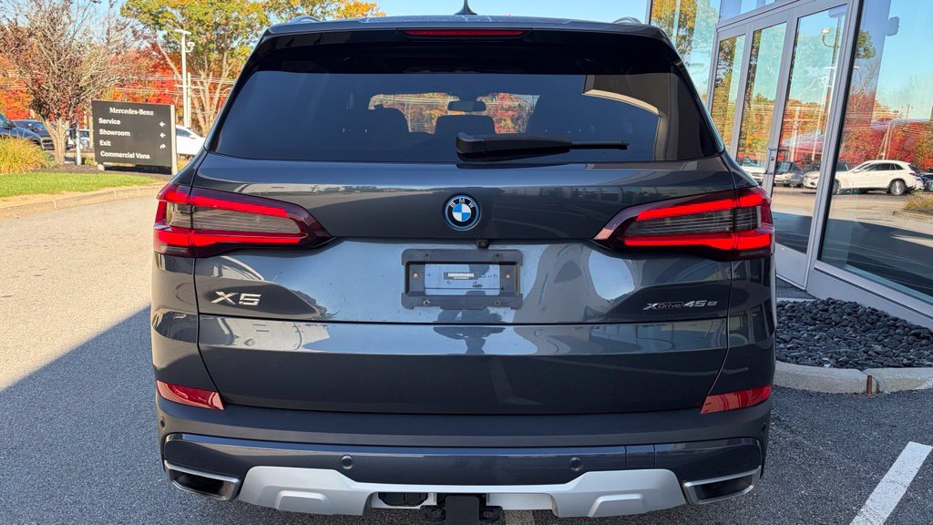 Certified 2022 BMW X5 xDrive45e w/ Executive Package AWD/4WD image 3