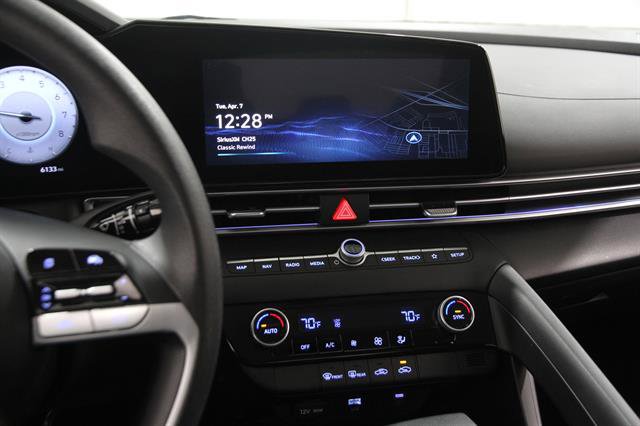 Used 2024 Hyundai Elantra SEL image 9
