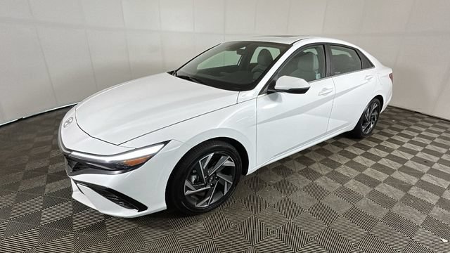 Certified 2025 Hyundai Elantra Limited FWD image 6