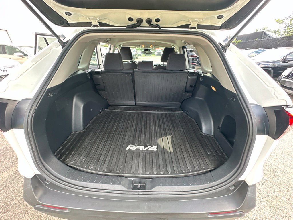 Used 2019 Toyota RAV4 LE w/ All Weather Liner Package AWD/4WD image 27