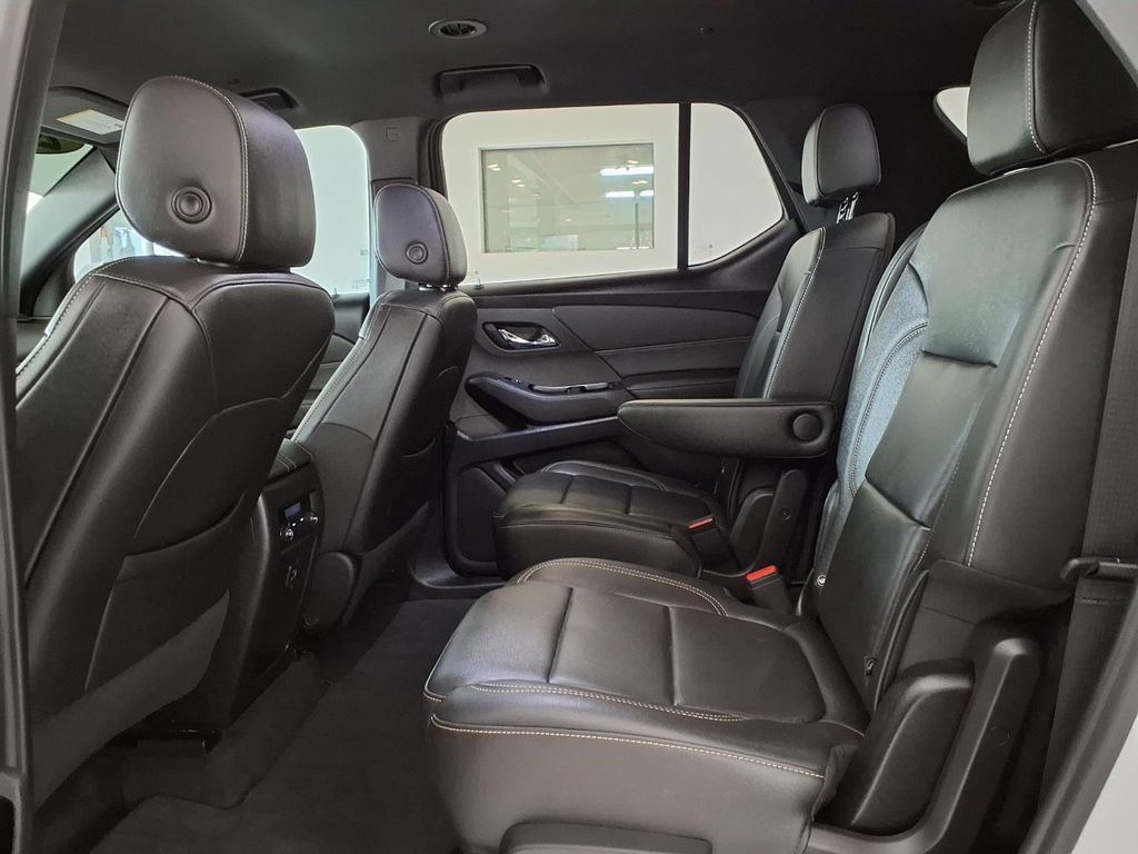 Used 2023 Chevrolet Traverse LT FWD image 14