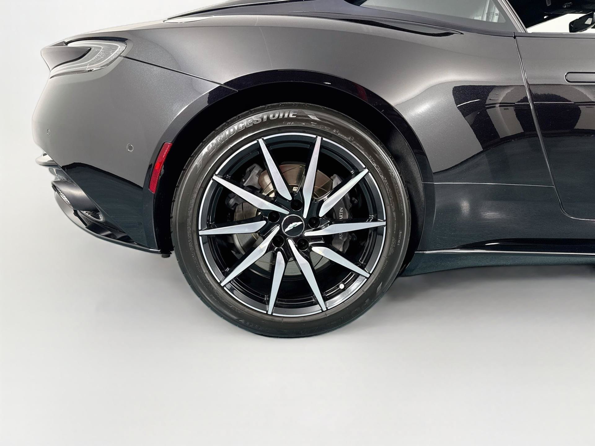 Used 2020 Aston Martin DB11 Coupe RWD image 47
