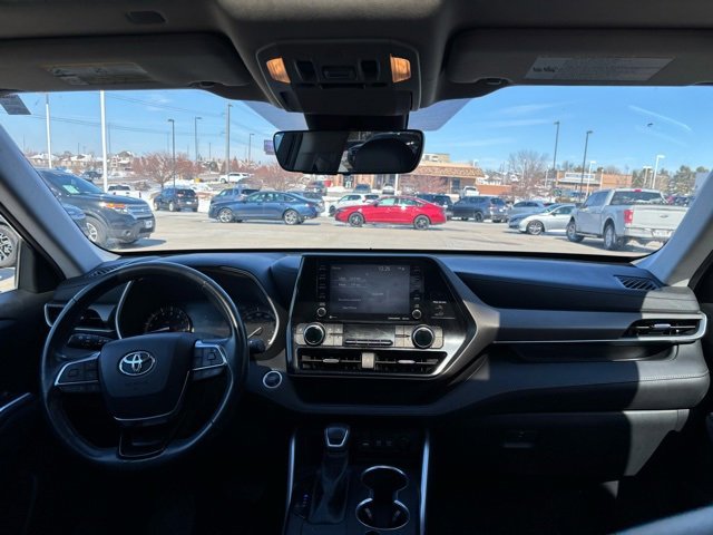 Used 2020 Toyota Highlander XLE image 29