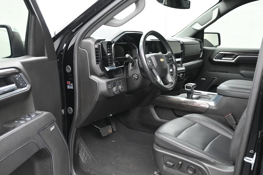 Used 2022 Chevrolet Silverado 1500 LTZ w/ LTZ Premium Package RWD image 10