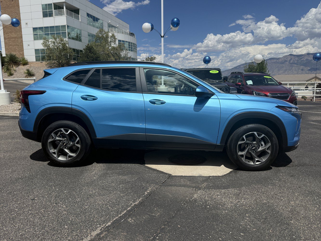 Used 2025 Chevrolet Trax LT FWD image 4