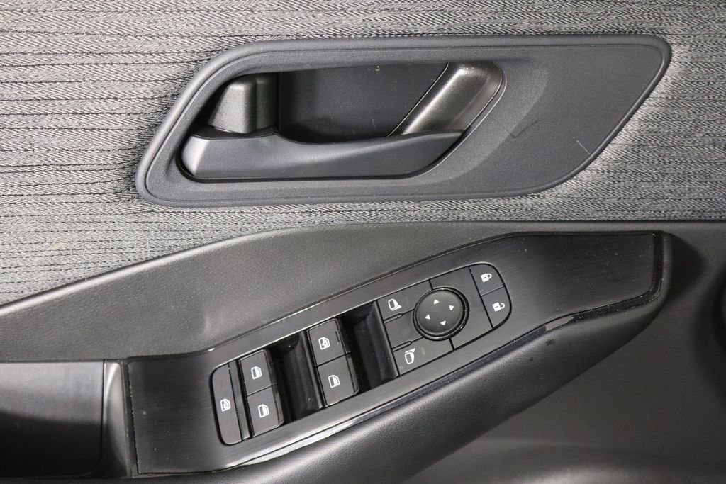 Used 2023 Nissan Rogue S image 22