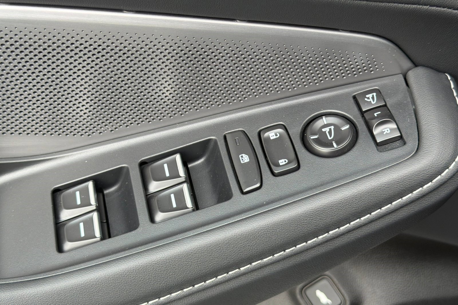 Certified 2026 Acura MDX SH-AWD w/Technology Package image 13