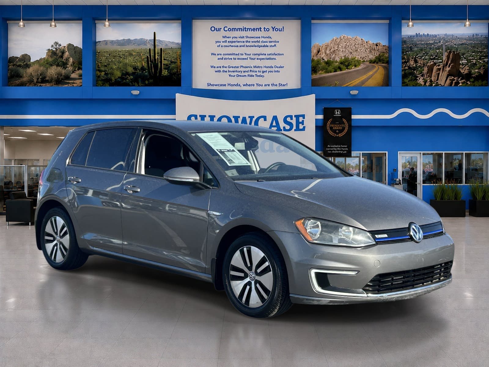 Used 2016 Volkswagen e-Golf SE w/ DC Fast Charging Package FWD image 6