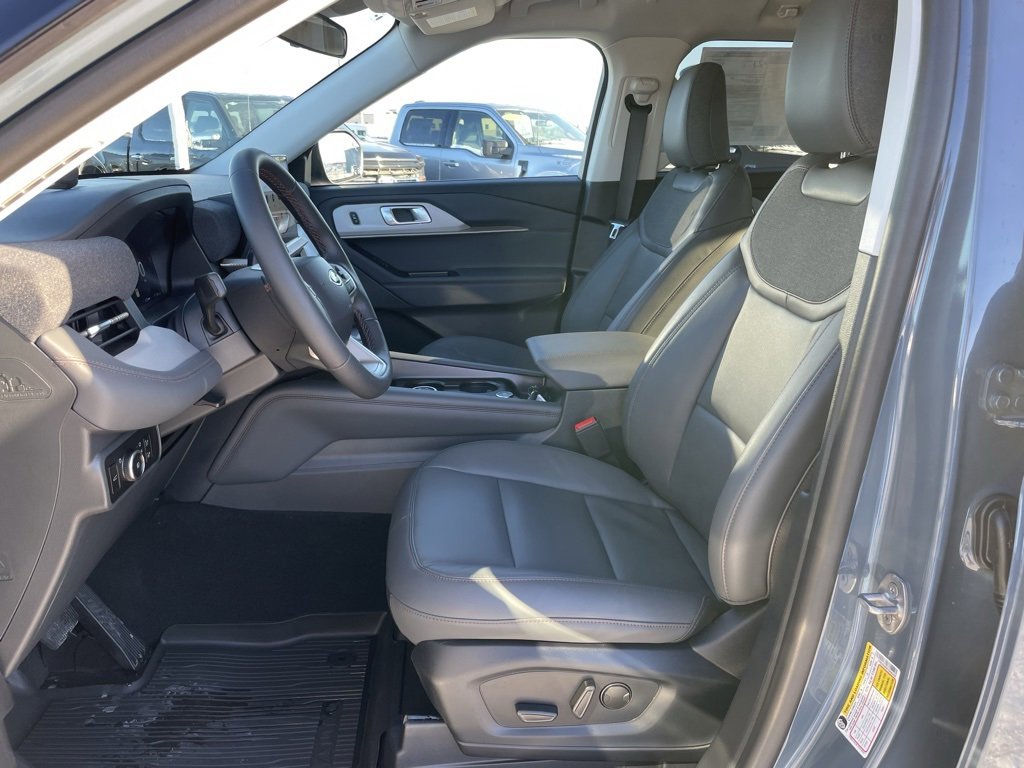 New 2026 Ford Explorer Active w/ Active Comfort Package image 7