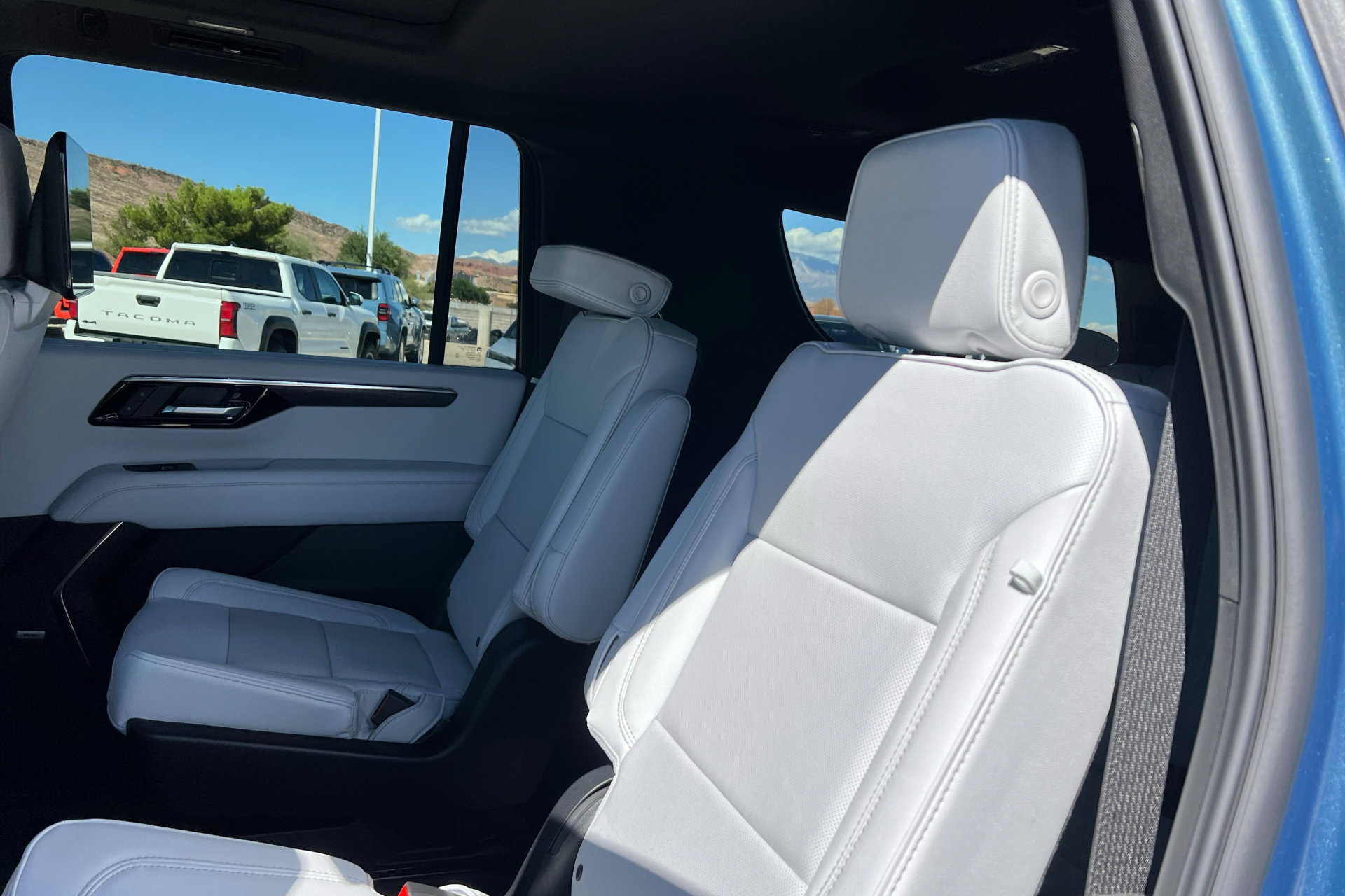 New 2026 Chevrolet Suburban Premier image 21