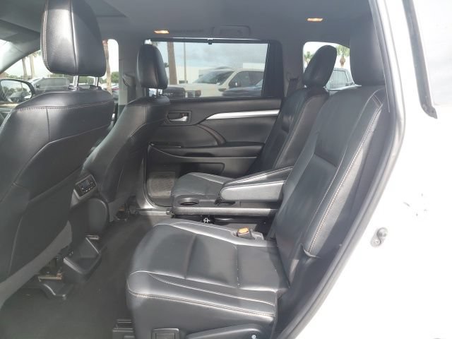 Used 2019 Toyota Highlander XLE FWD image 17