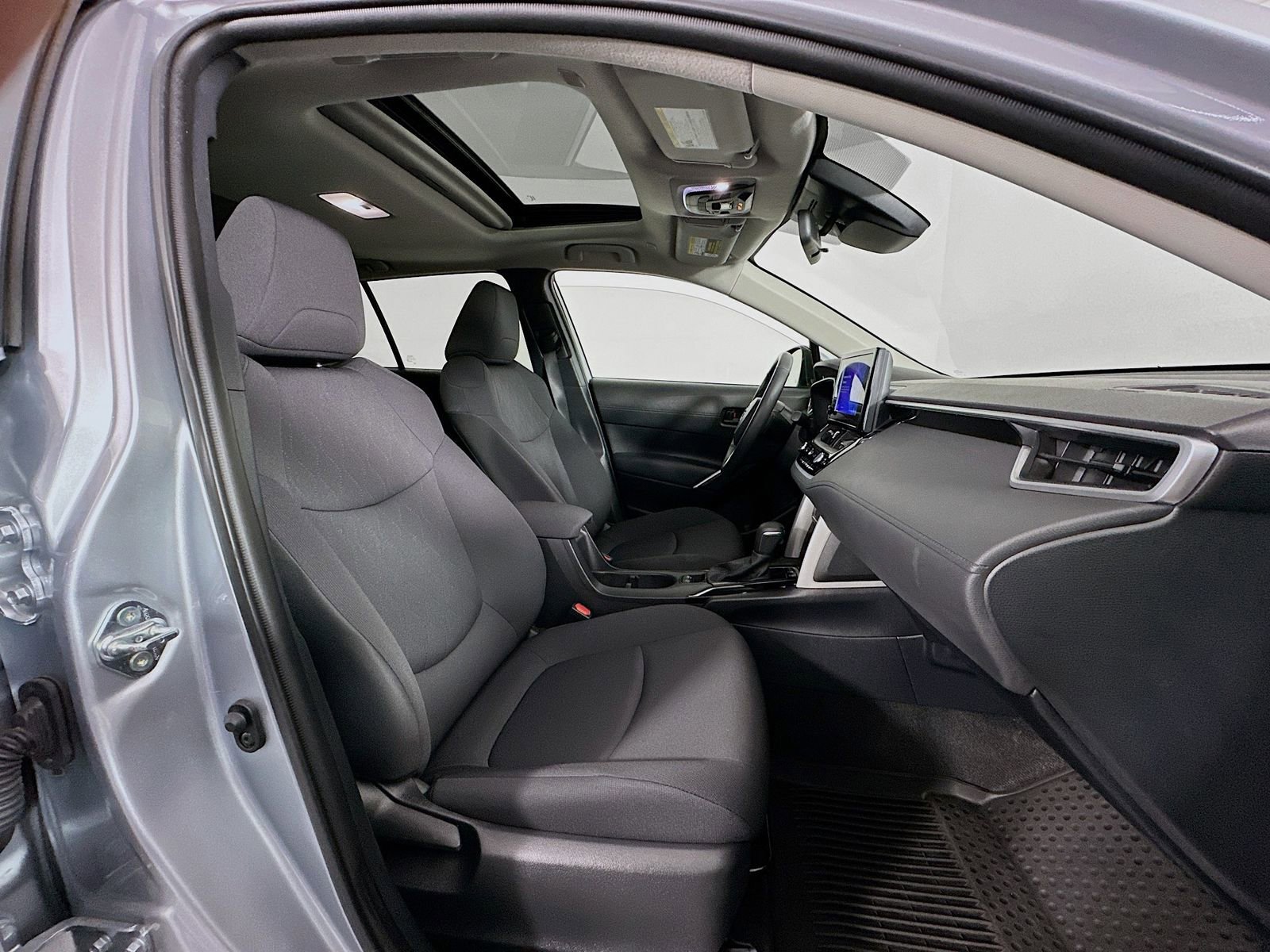 Certified 2024 Toyota Corolla Cross LE w/ Moonroof Package image 28