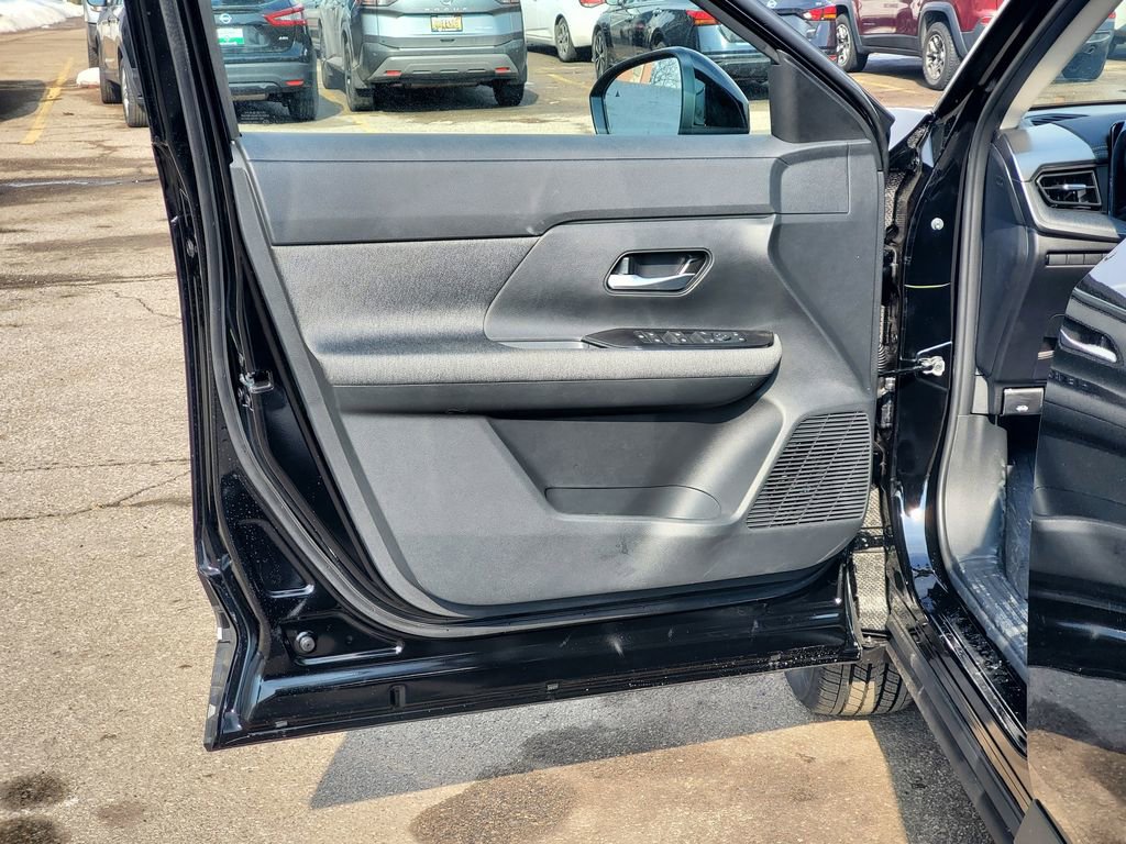 New 2026 Nissan Kicks SV w/ SV Premium Package AWD/4WD image 13