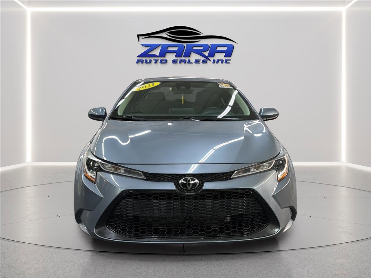 Used 2021 Toyota Corolla LE FWD image 2