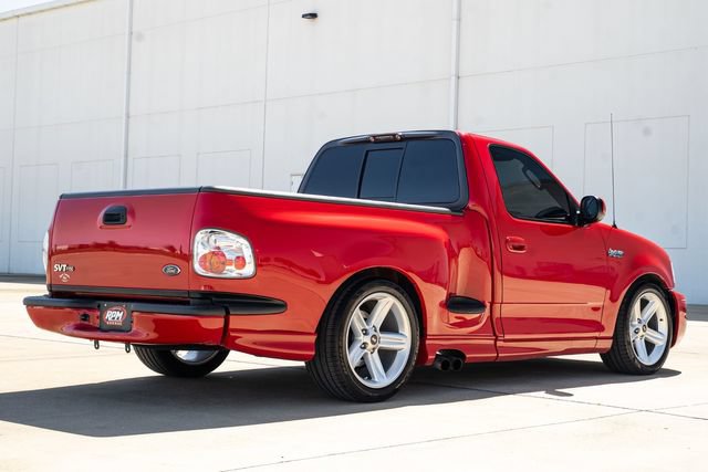 Used 2004 Ford F150 Lightning RWD image 4
