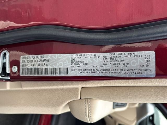 Used 2025 Jeep Grand Cherokee Limited AWD/4WD image 48