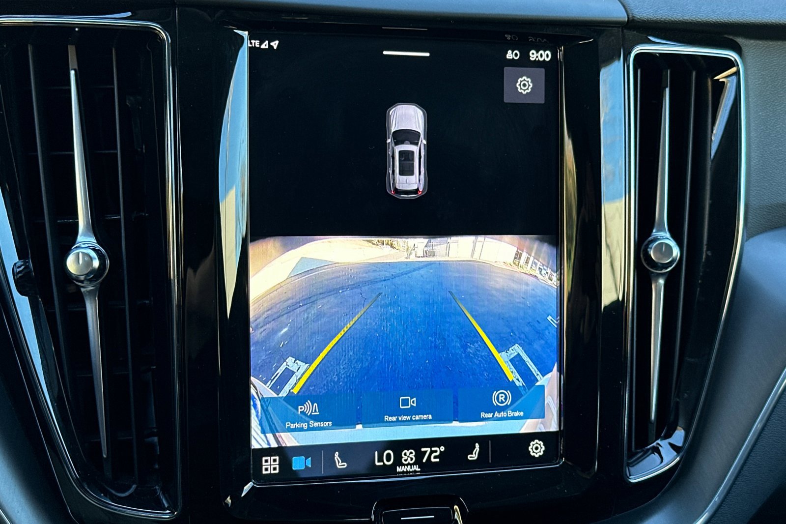 Certified 2025 Volvo XC60 B5 Core image 24