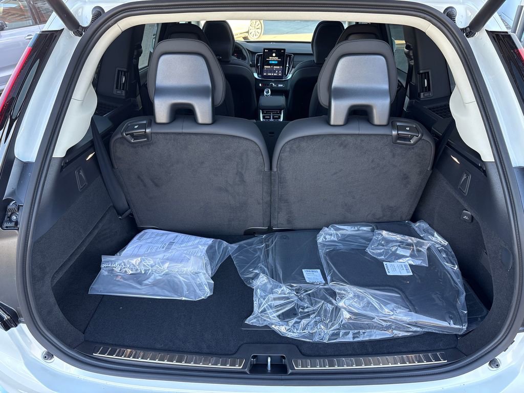 New 2026 Volvo XC90 T8 Core image 19
