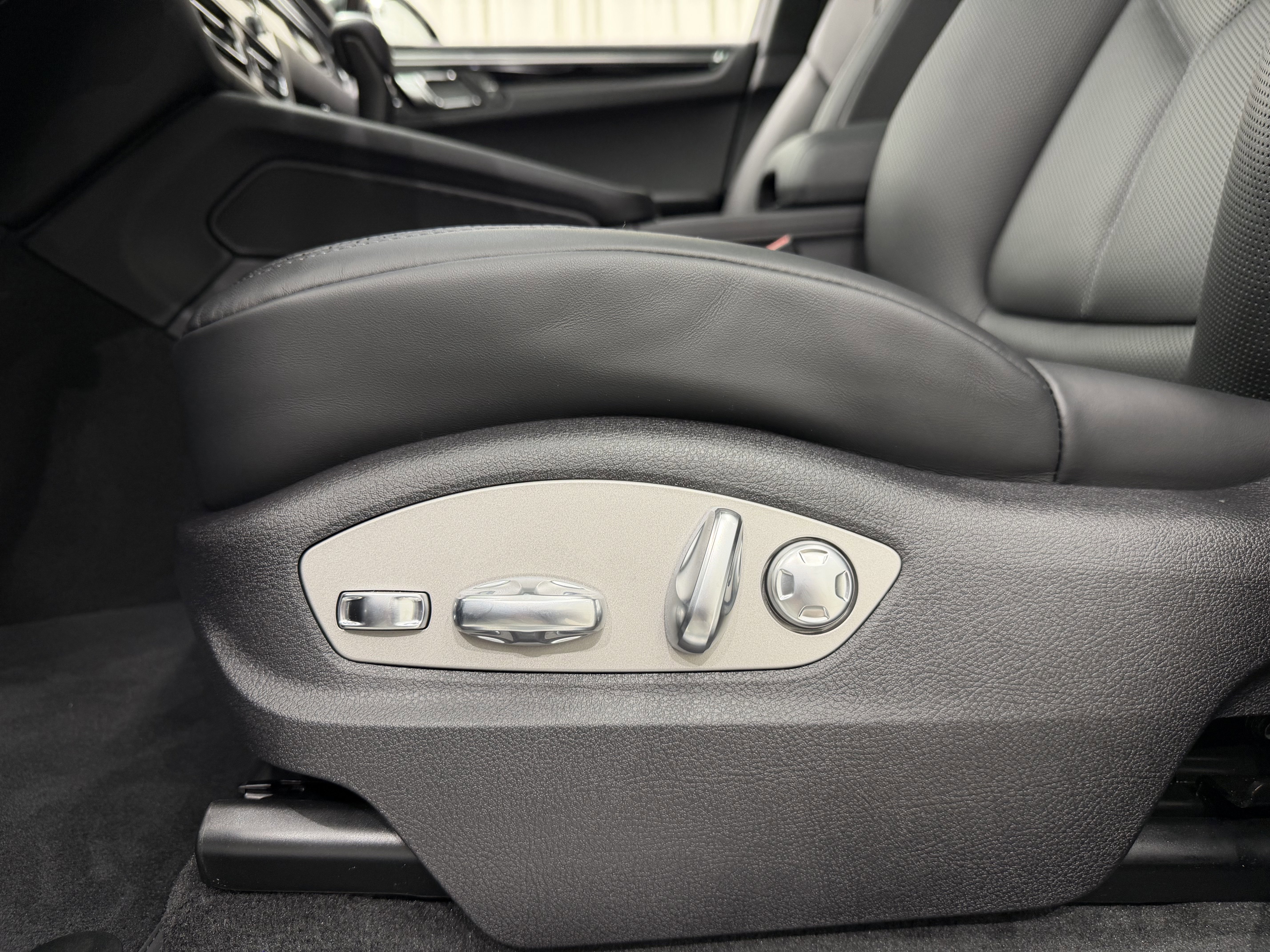 New 2026 Porsche Macan S image 32